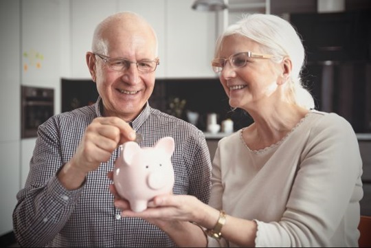 Es un error bastante común pensar que una vez jubilado se cobra de forma au-tomática el plan de pensiones o que se está obligado a cobrarlo. 